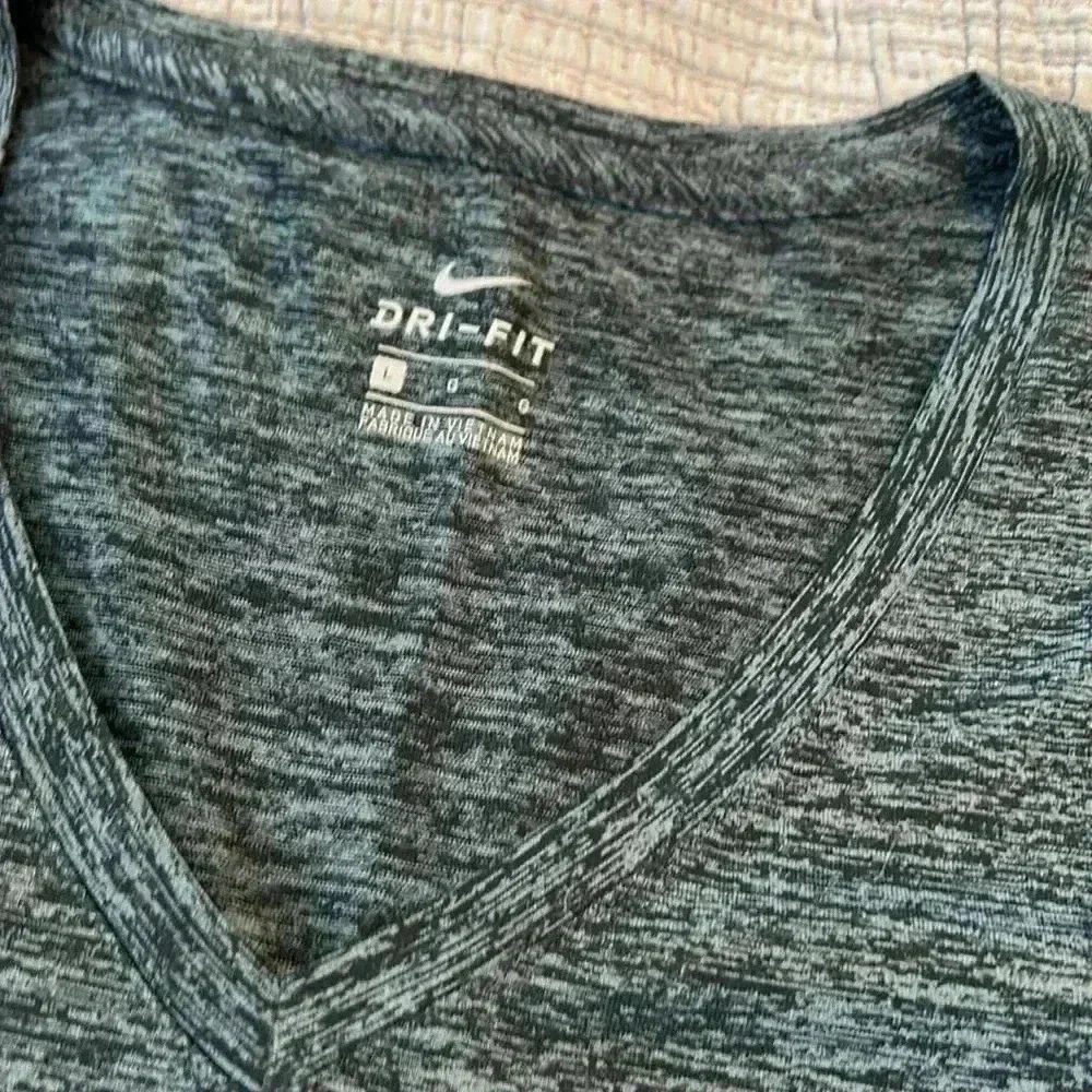 5 for 25$ Nike dry fit ladies athletic tee